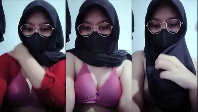 Bokep Hijab ABG Toge Kacamata Live Barbar Lumer Hot