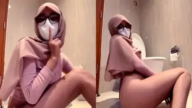 Cewek coli di toilet mall bikin deg-degan